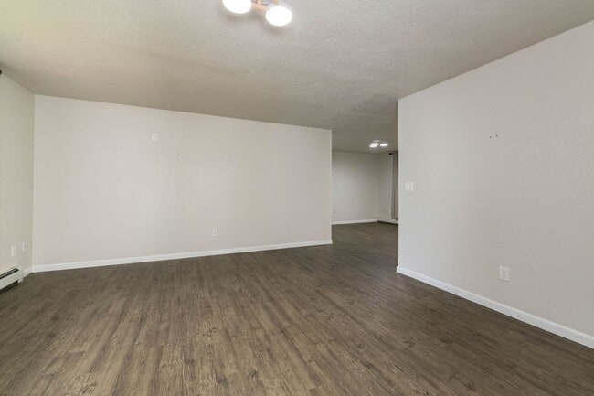 Building Photo - 5 bed 3 bath Home in Fairbanks