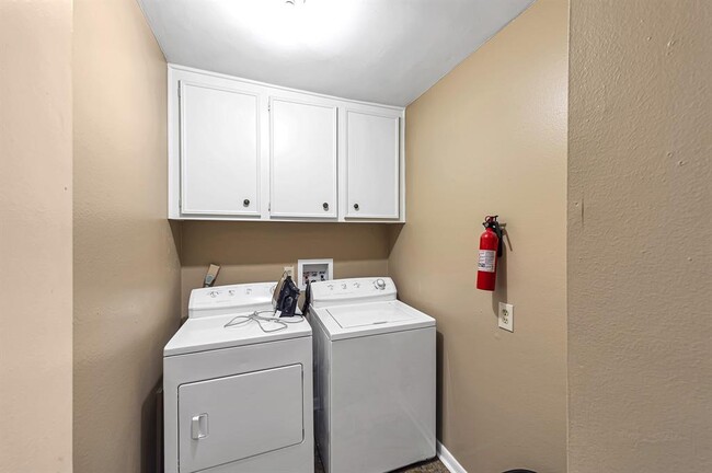 Building Photo - 722 Pickford Dr