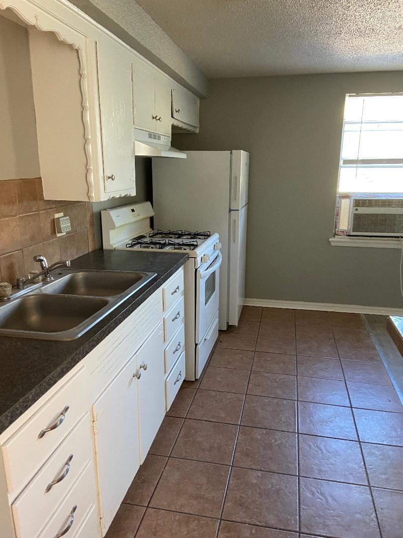 Building Photo - 410 E Walnut St