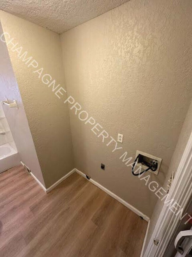 Building Photo - Updated Single Family Home in KC