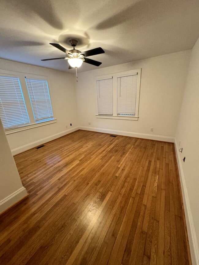 Building Photo - OAKLETTE