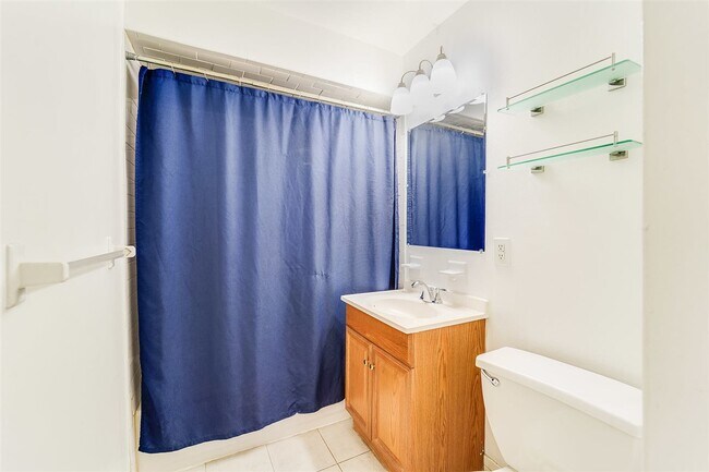 Building Photo - 624 Park Ave