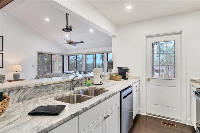 Building Photo - 240 Barton Hills Ct