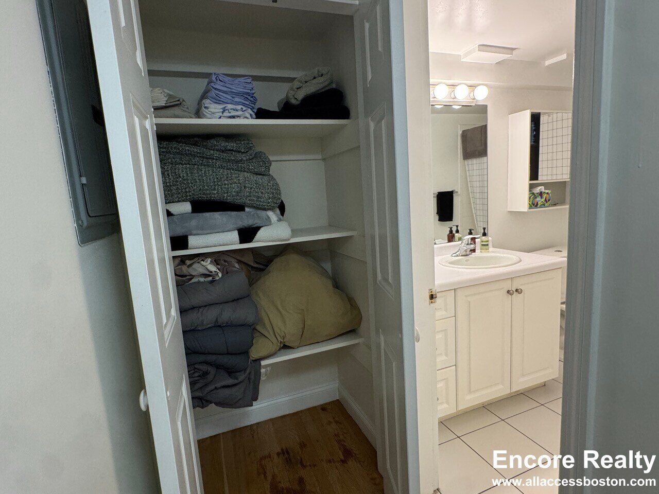 Building Photo - 17 Fairbanks St