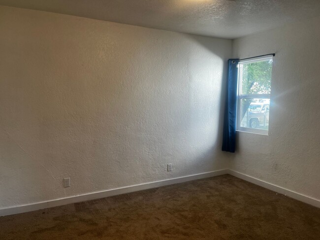 Building Photo - Black Friday Special! Price reduced from $...