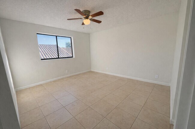 Building Photo - 2926 S University Dr