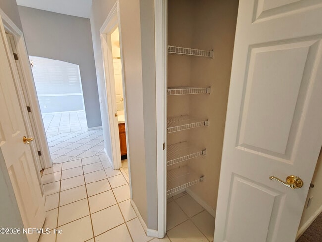 Building Photo - 1563 Lakeway Dr