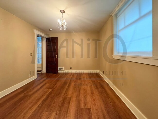 Building Photo - South Hill Swank