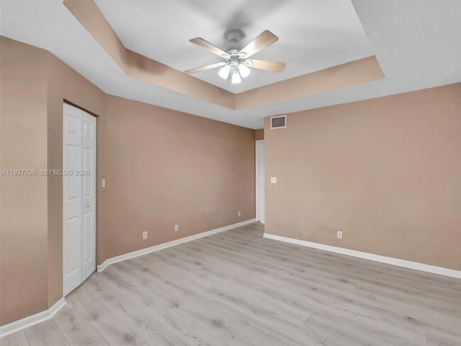 Building Photo - 3873 Tree Top Dr