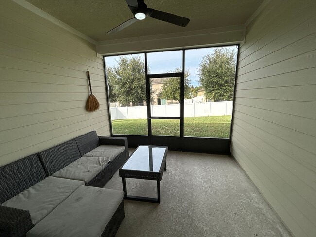 Building Photo - Magnetite Loop