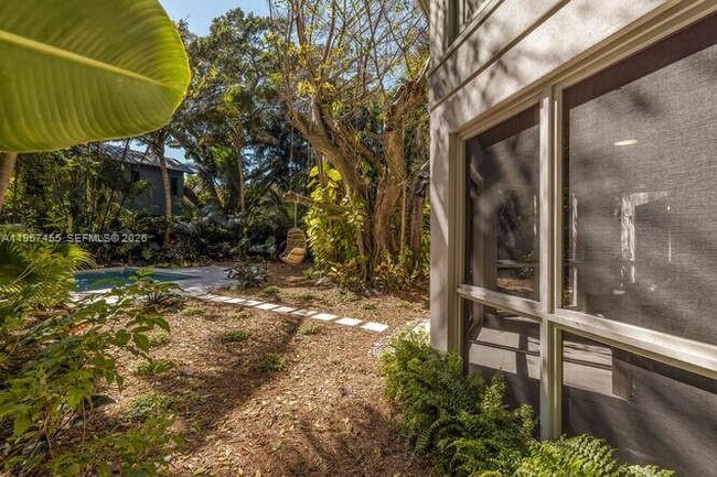 Building Photo - 2330 Overbrook St