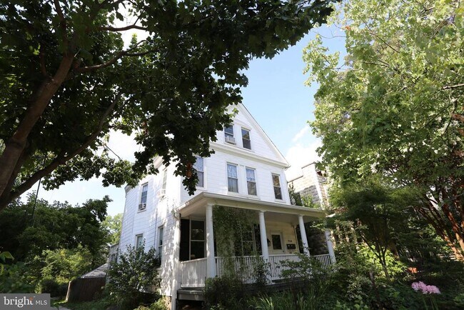 Building Photo - 730 St Johns Rd