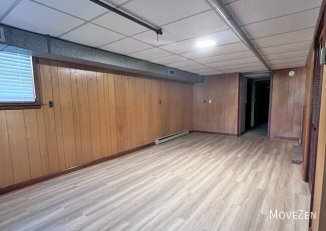 Building Photo - 654 Meadowlark Dr