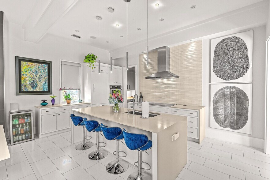 Building Photo - 310 Rivers St