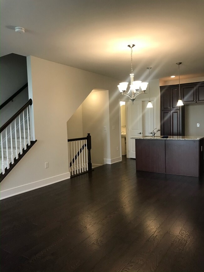 Living room - 703 Lakeview Ct