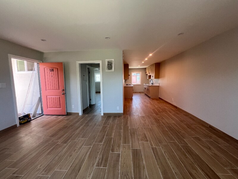 Building Photo - 7237 Variel Ave