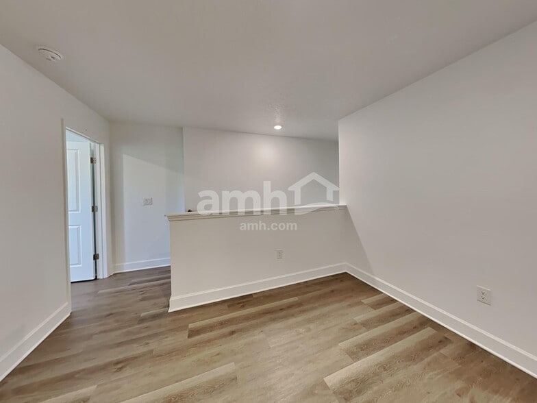 Building Photo - 37831 Dusty Saddle Ln