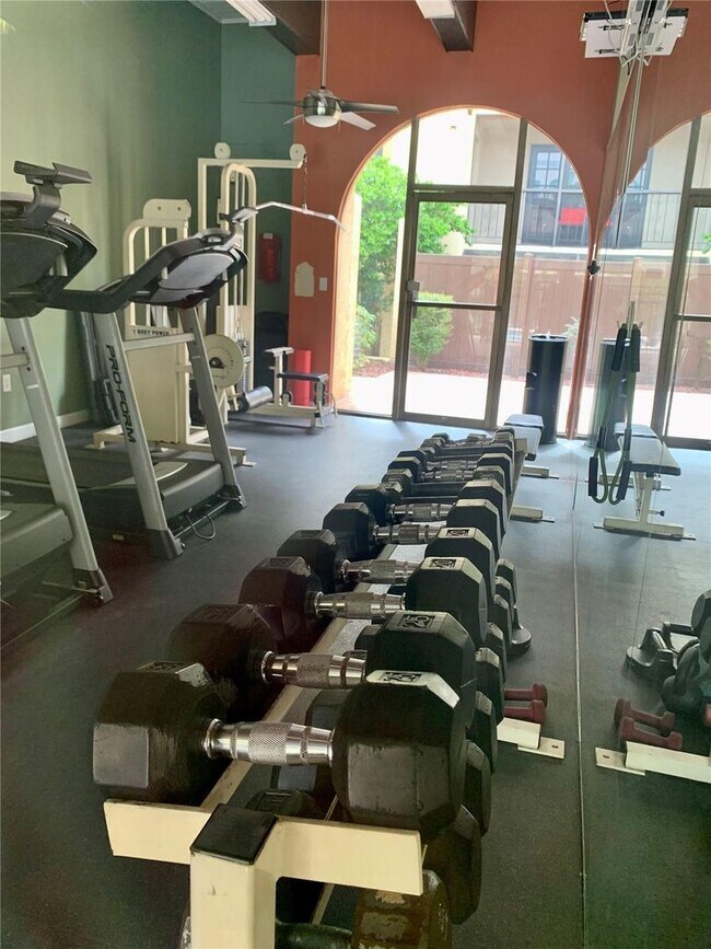 Building Photo - 2/1 Condo in South Tampa