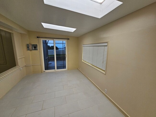 Building Photo - Spacious 3-Bedroom / 2-Bathroom Single-Family Home with Stunning Views – AVAILABLE NOW!