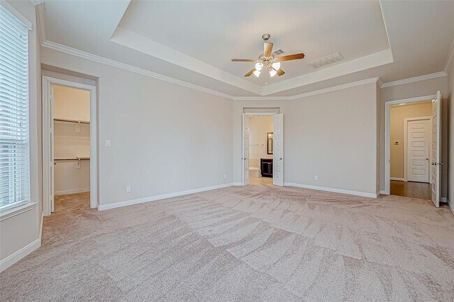 Building Photo - 25719 Oakwood Knoll Dr