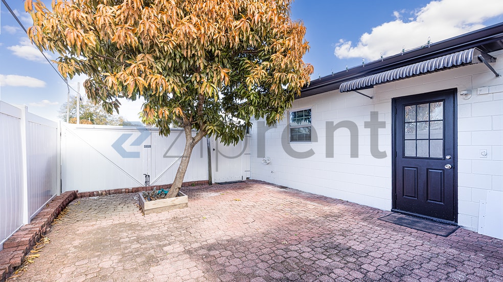 Building Photo - Unit