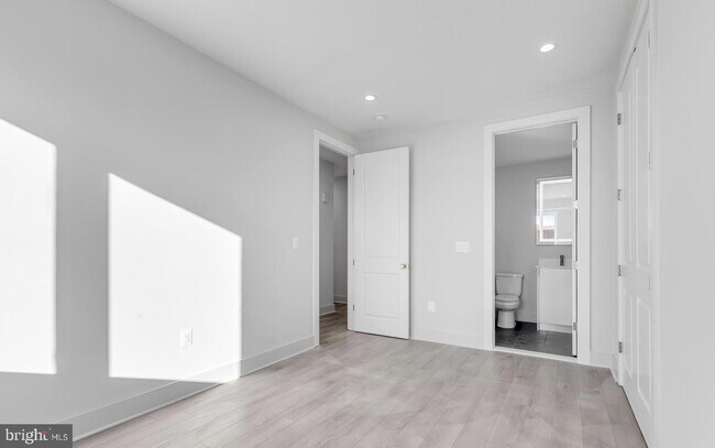 Building Photo - 839 Kennedy St NW