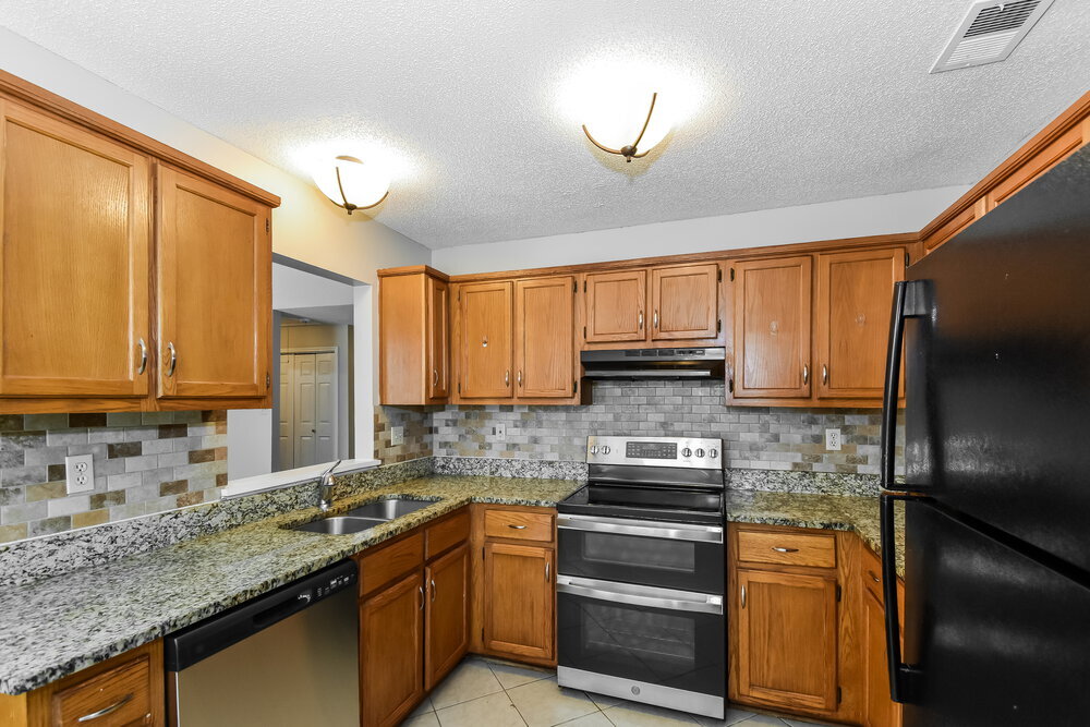 Building Photo - 7082 Hampton Dr