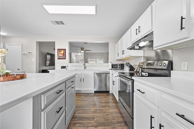 Building Photo - 13404 Coomes Dr