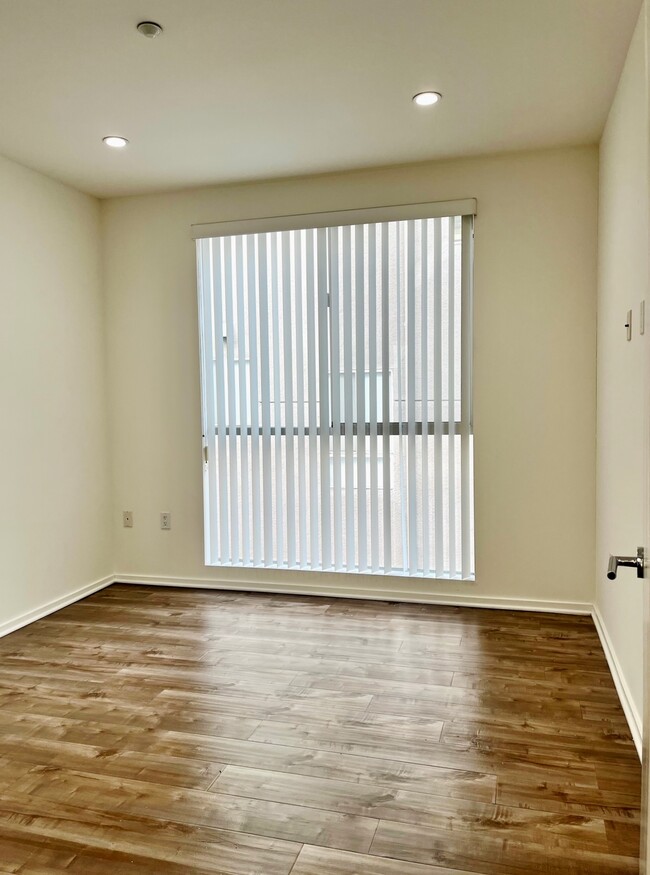 2nd bedroom - 1611 S Beverly Glen Blvd