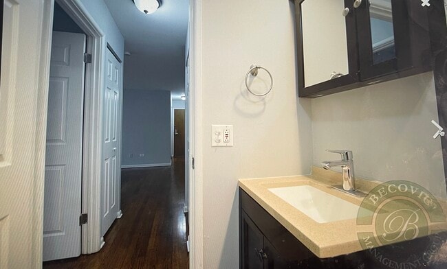 Building Photo - 5534 N Winthrop Ave