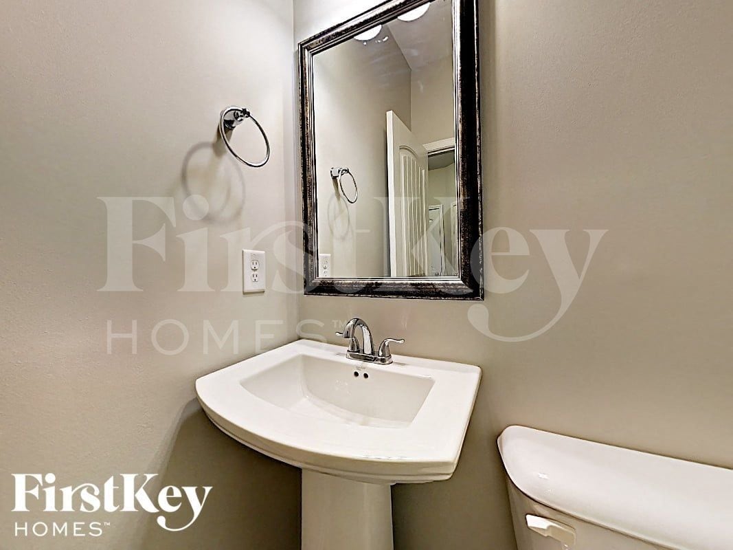 Building Photo - 7 Abington Ln