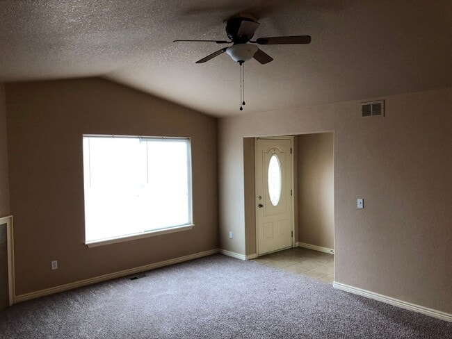 Building Photo - Duplex Town Home Rancher One Level Living