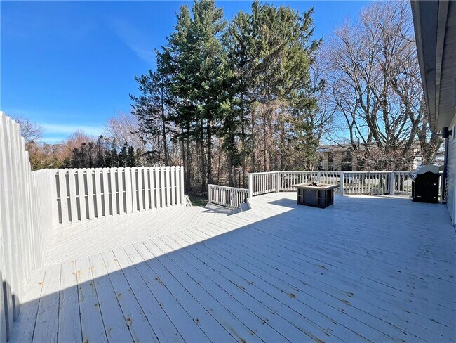 Building Photo - 1315 Peninsula Dr