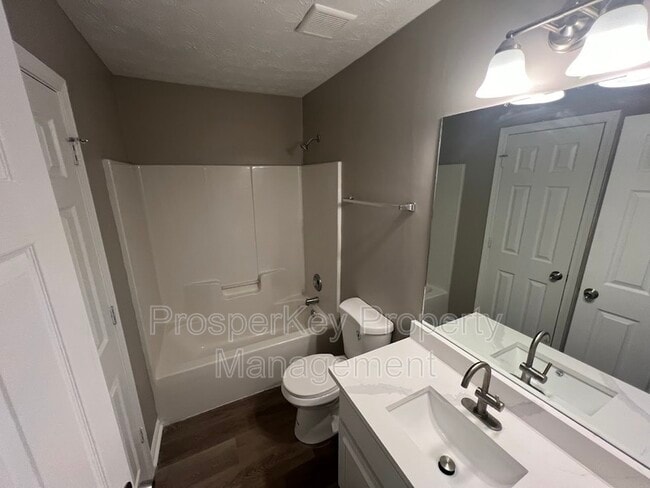 Building Photo - 707 Pine Hill Ct