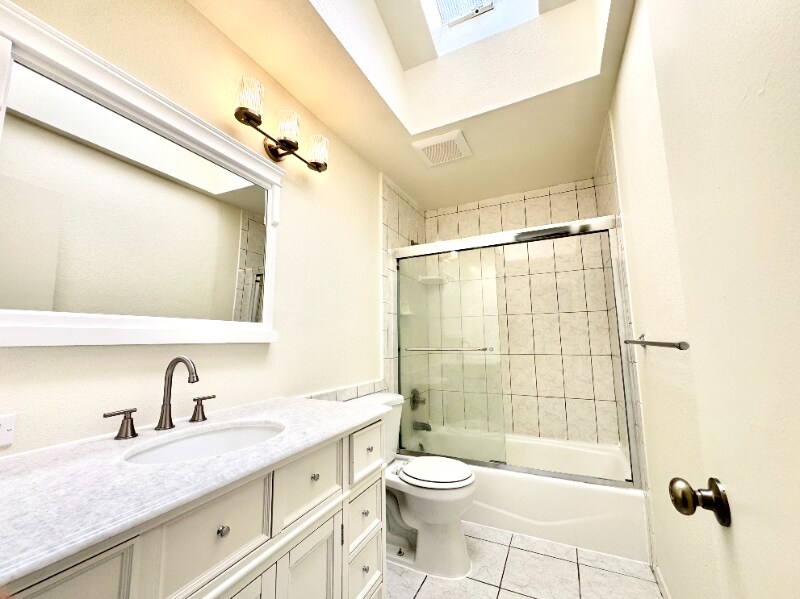 Building Photo - 15560 Calgary St