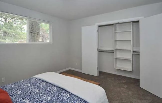 Building Photo - 4 Bedroom/ 2 Bathroom house in Midvale
