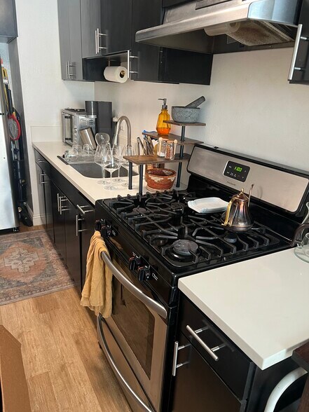 Stove and Counters - 394 Coronado Ave