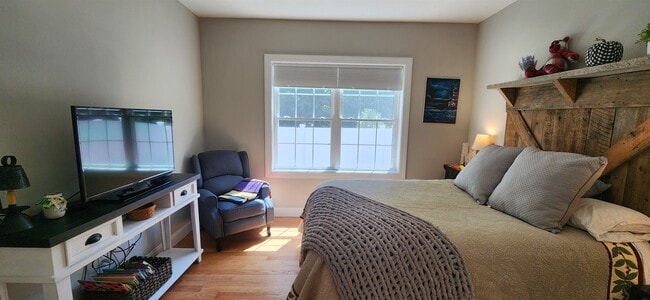 Building Photo - 25 Angel Pt Cir