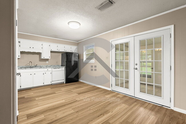 Building Photo - 2403 Broadview Ave