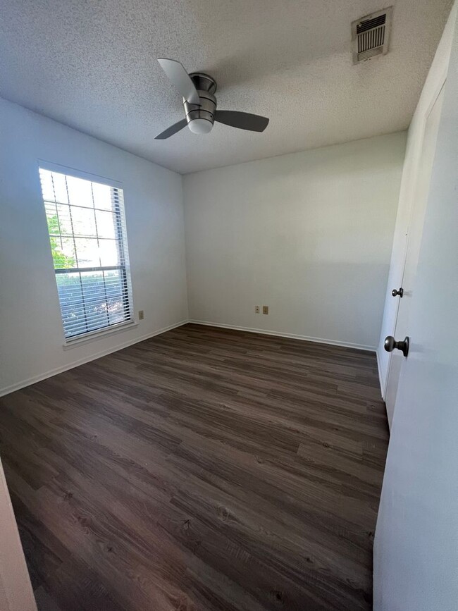 Building Photo - Single Family Home *LEASING SPECIAL AVAILA...