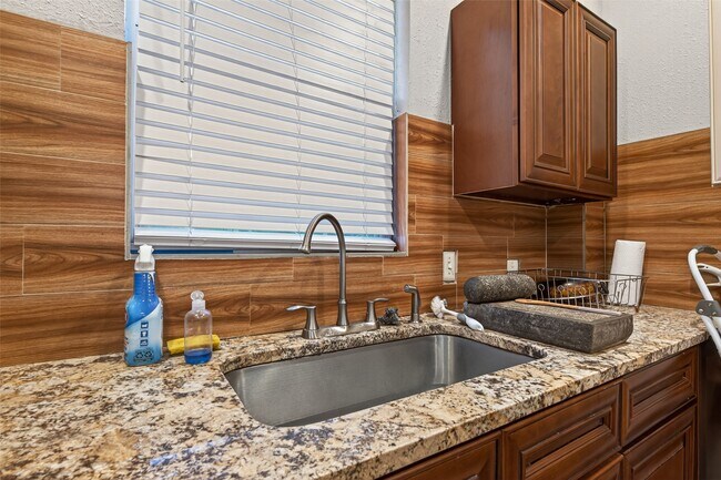 Building Photo - 2310 Shannon Ct