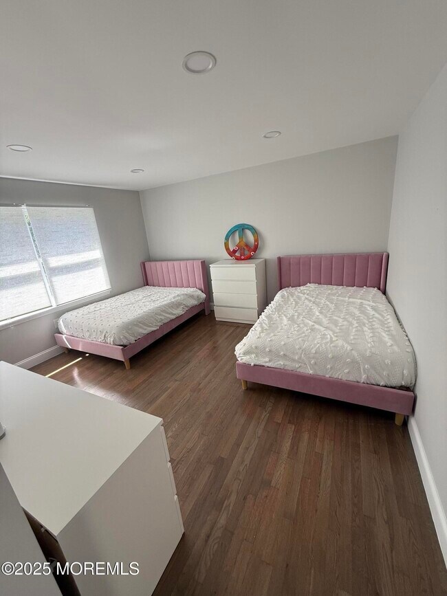 Building Photo - 445 Slocum Pl