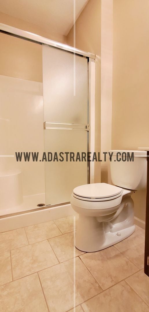 Building Photo - Gorgeous Updated Home in Blue Valley, South Overland Park-Available NOW!!