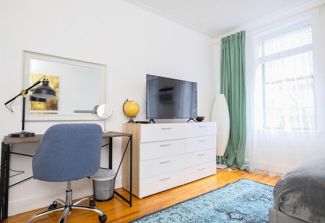 Building Photo - 328 E 74th St