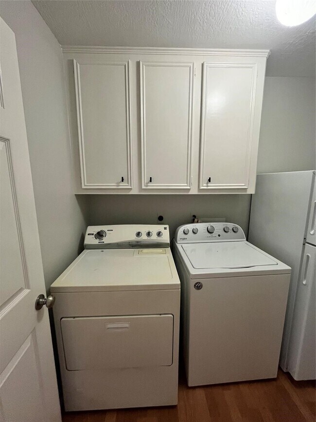 Building Photo - 6218 Woodland Forest Dr