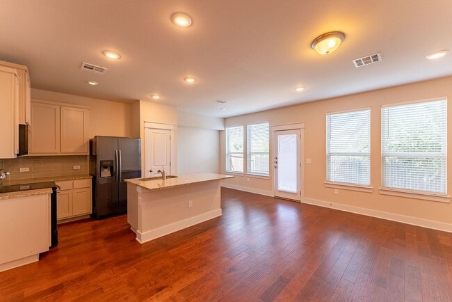 Building Photo - Beautiful 3 bedroom home in Gated community!