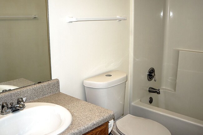 Building Photo - Spalding Co. Townhouse