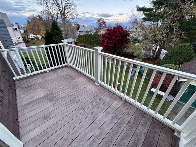 Building Photo - 9-11 Lincoln St