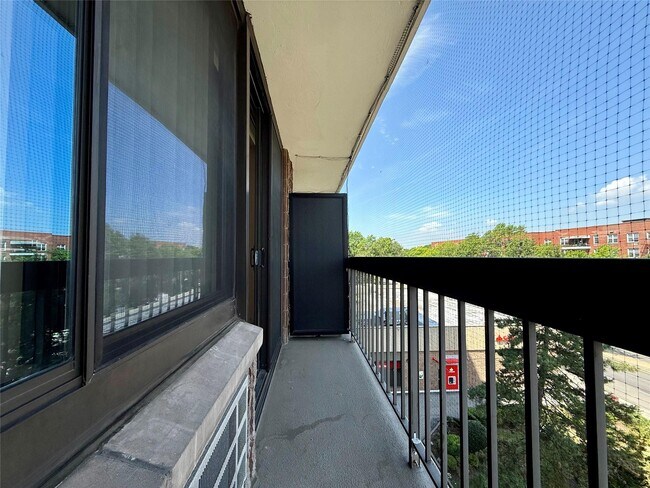 Building Photo - 150-38 Union Tpke Un