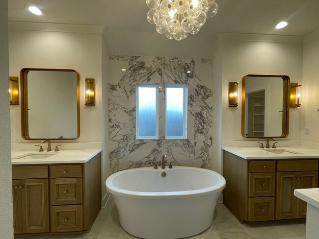 Building Photo - Tiburon newly built 2023 beauty!